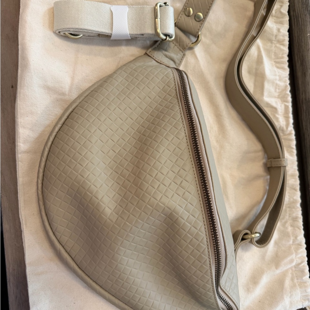 Andar Tatum bag Brand New with leather strap